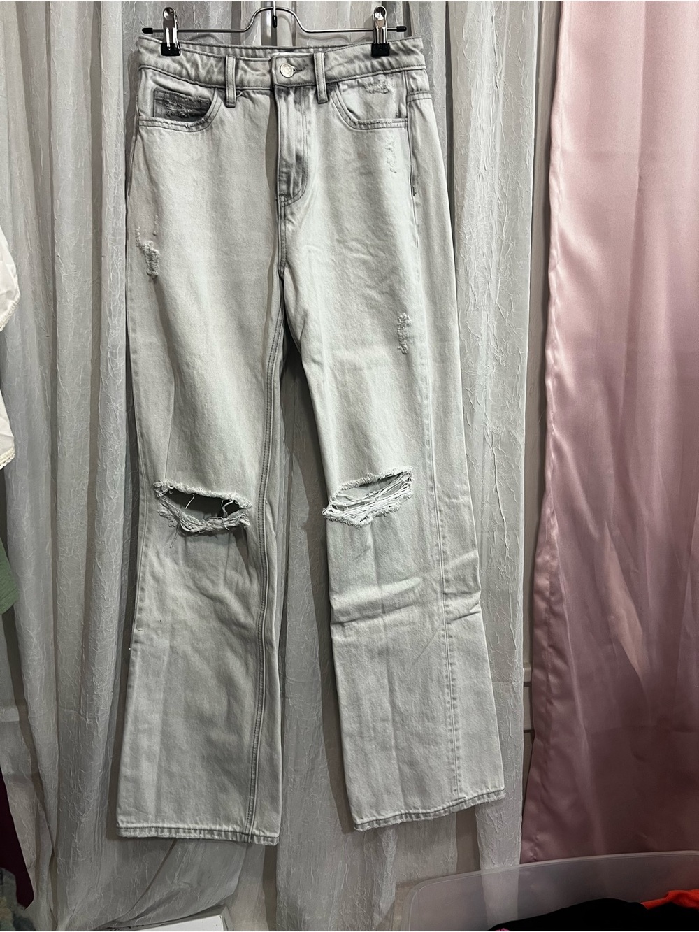 Women's Straight-Leg Distressed Jeans in Light Gray